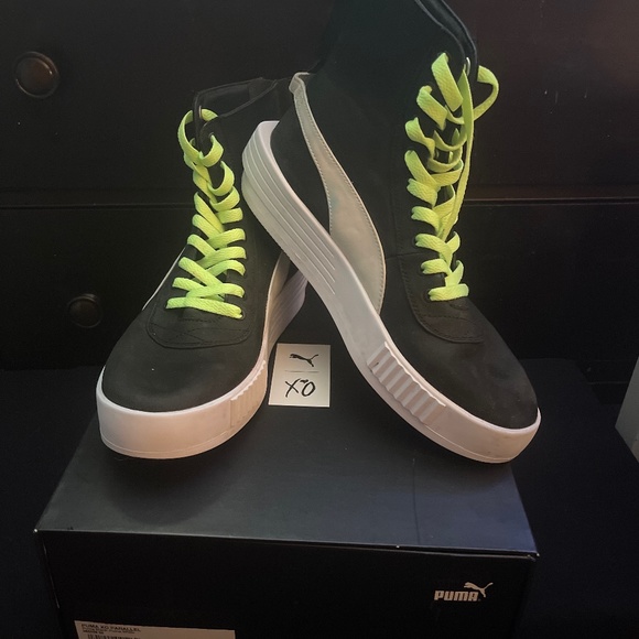 Puma the weekend XO.